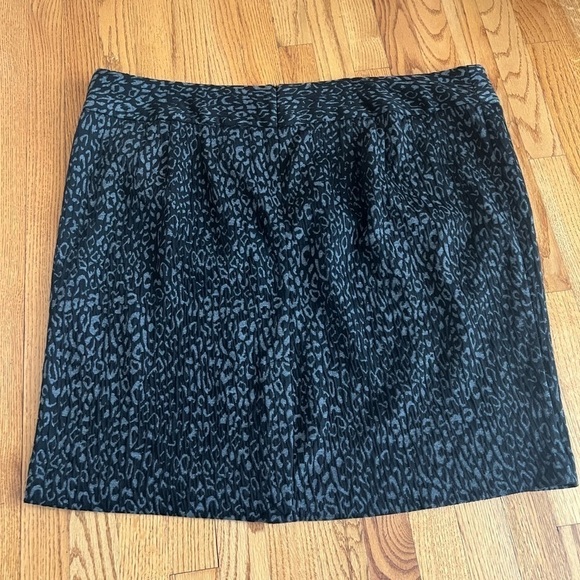Lane Bryant Black and Grey Leopard Print Stretch Skirt Size 26 - Picture 4 of 4